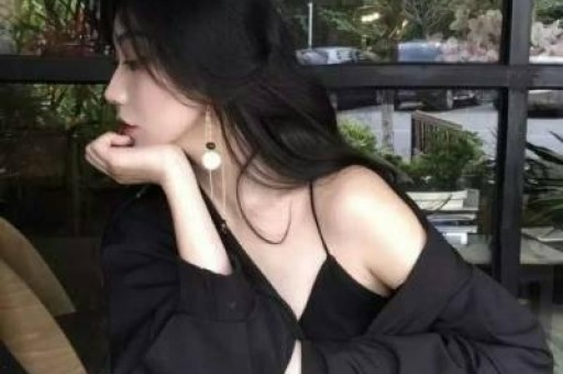明星八卦看点啥：秦岚的原装身材太丰满了！穿抹胸都兜不住我感慨自律的女人真美_设计_面料_颜色：考古李小璐自嘲是恋爱脑！无戏可拍只能靠跳舞博曝光女儿也进青春期不好管_贾乃亮_生活_网友：邹市明和冉莹颖去