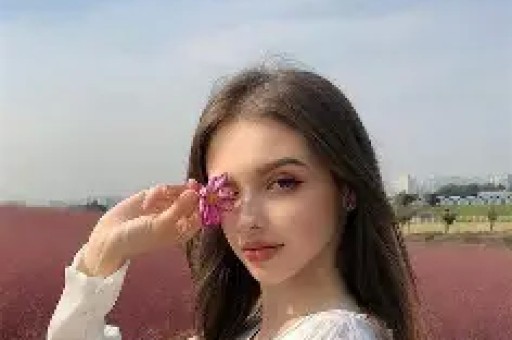 陈妍希高开衩抹胸裙珠圆玉润娇俏性感身材凹凸有致性感迷人！
