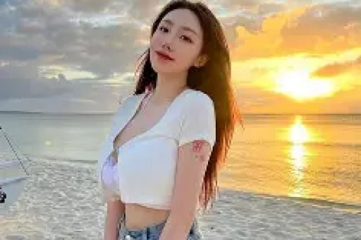 重庆网红呆呆直播首秀自曝35岁未婚回应礼物打赏争议
